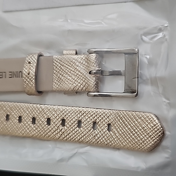 NWOT set of 3 Fitbit bands - Picture 5 of 6